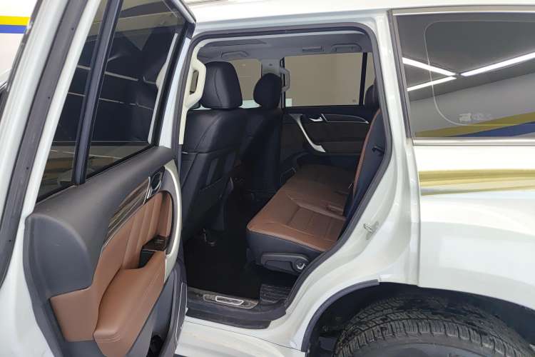 Used Haval H9 2017 2.0T Gasoline 4x4 Luxury 7-Seater
