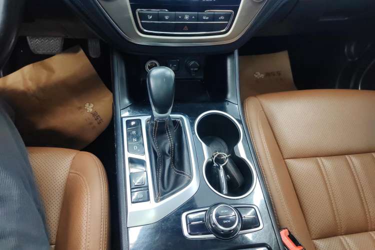 Used Changan CS95 2017 2.0T Two-Wheel Drive Zhitu Edition
