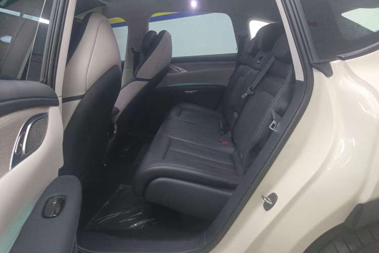 Used  LS7 2023 77 kWh Urban Fit Rear-Wheel Drive
