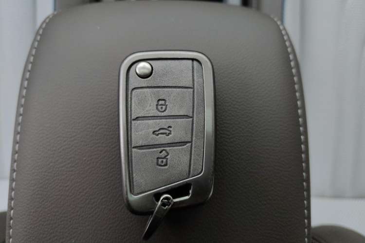 Used Volkswagen Tiguan L 2023 330TSI Automatic Two-Wheel Drive Smart Edition
