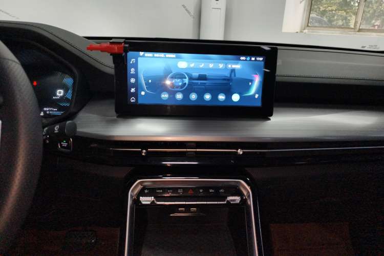 Used Wuling Asta 2022 2.0L DHT Electric-Speed Version
