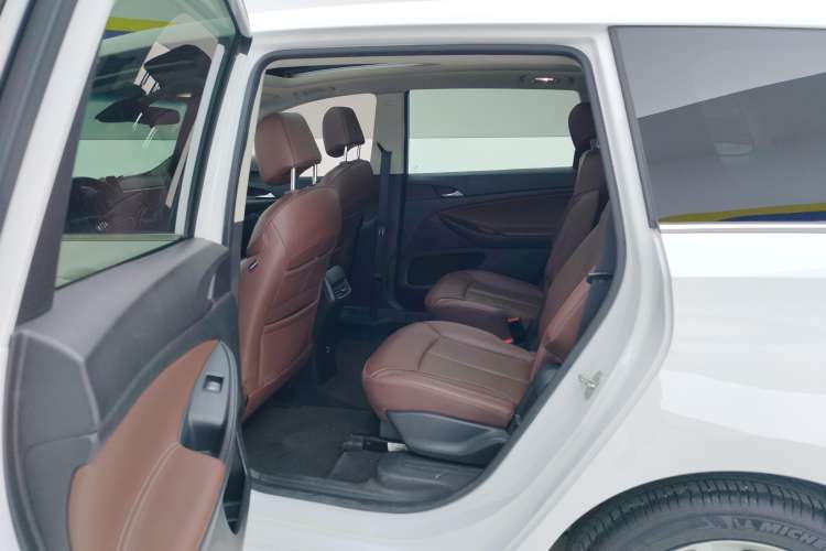 Used Buick GL6 2019 18T 6-Seater Connected Luxury Version China VI Standard
