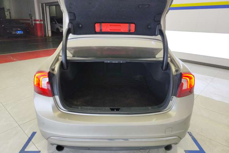 Used Volvo S60 2016 S60L T4 Zhiyuan Edition
