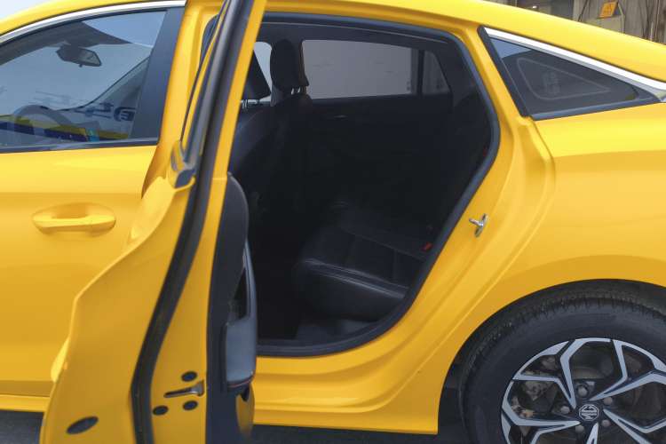 Used MG 5 2021 180 DVVT CVT Youth Luxury Edition
