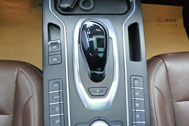 Used Wey VV6 2018 2.0T Two-Wheel-Drive Ultra-Luxury Version China V Standard