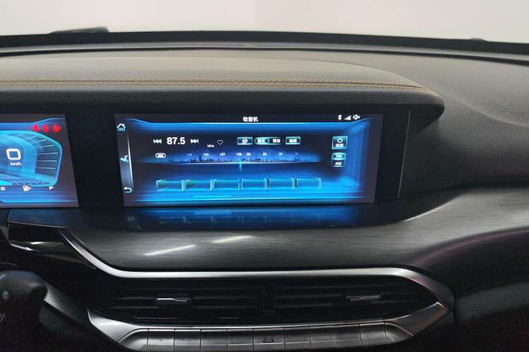 Used Bestune T77 2019 230 TID Automatic Prestige Version China V Emission Standard
