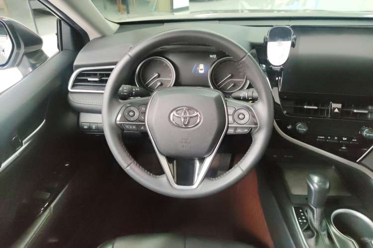 Used Toyota Camry 2021 2.0G Luxury Edition
