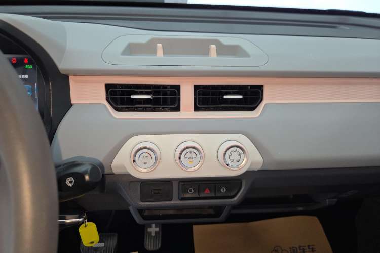 Used Chery QQ Ice Cream 2022 120km Conical Shape Lithium Iron Phosphate