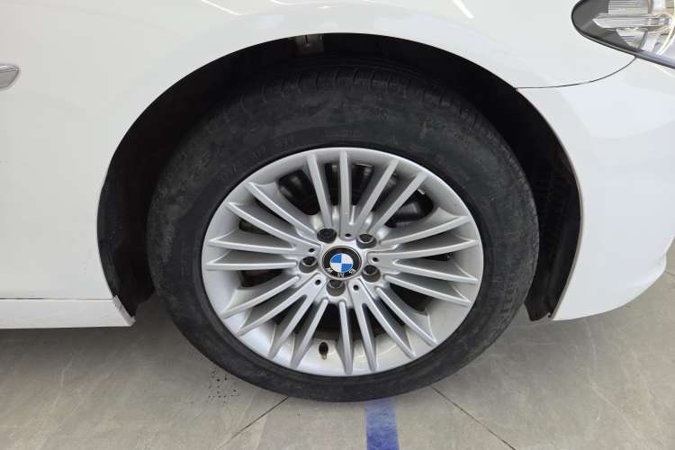 Used BMW 5 Series 2014 525Li Leading Model
