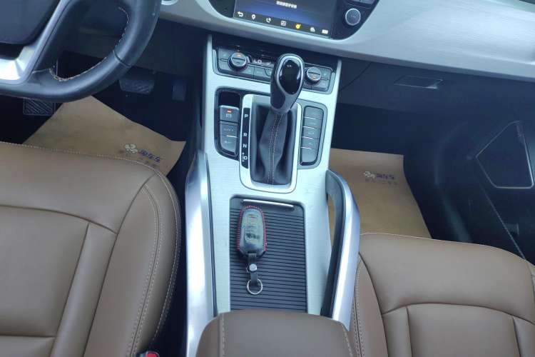 Used Geely Auto Emgrand X7 Sport 2016 1.8TD Automatic ZhiZun Version
