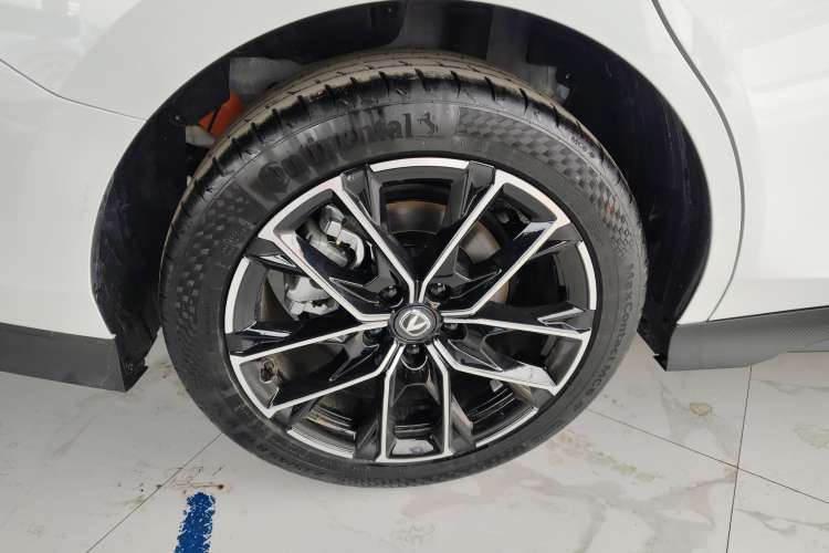 Used Changan UNI-V iDD 2024 Blue Whale Smart Electric iDD 136km ZhiKu Model
