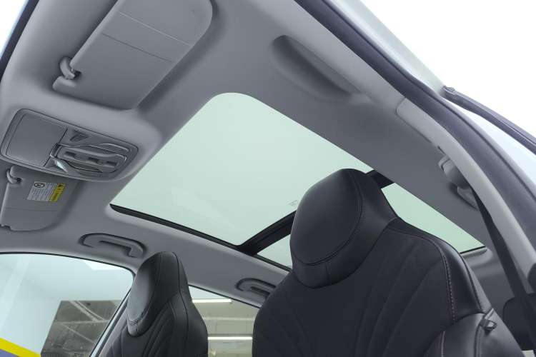 Used Roewe D5X DMH 2024 135 Tech Edition
