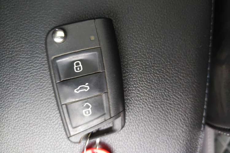 Used Skoda Octavia 2019 1.5L Automatic Smart Drive Luxury Edition China VI Standard
