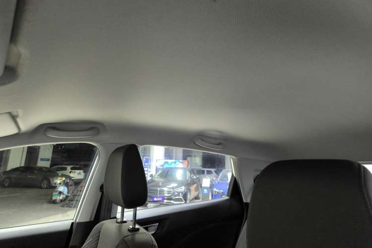 Used Wuling Alvez 2022 1.5L Manual Free-Style Model
