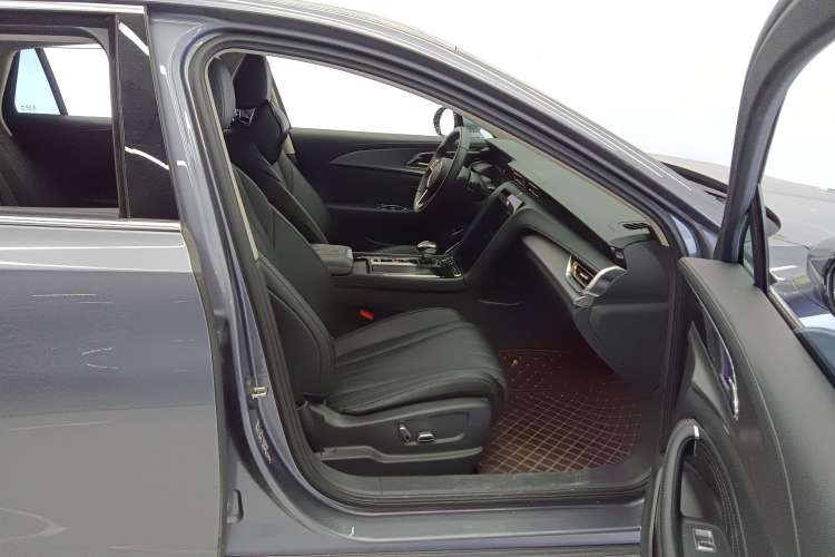 Used Hongqi H5 2023 2.0T Automatic Smart Connect Flagship Edition
