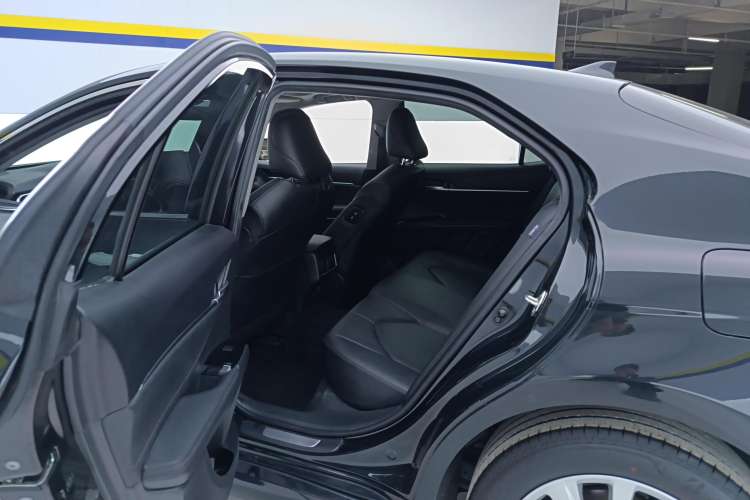 Used Toyota Camry 2021 2.0G Luxury Edition
