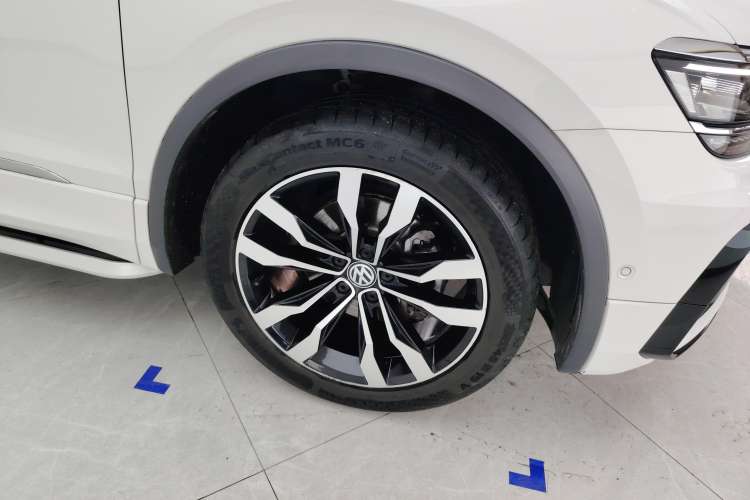 Used Volkswagen Tiguan L 2019 Restyled 330TSI Automatic Two-Wheel Drive R-Line Flagship Version China VI Standard
