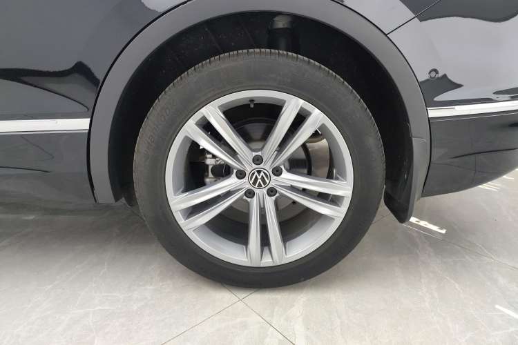 Used Volkswagen Tiguan L 2023 330TSI Automatic Two-Wheel Drive R-Line Enjoyment Edition
