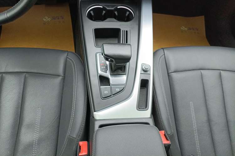 Used Audi A4L 2020 40 TFSI Fashionable and Elegant Model
