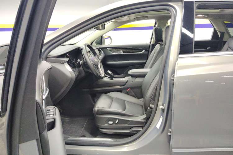 Used Cadillac XT5 2018 25T Luxury Model
