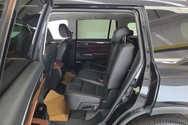 Used GAC Trumpchi GS8 2017 320T Two-Wheel Drive Luxury Smart Connectivity Version (7 Seats)
