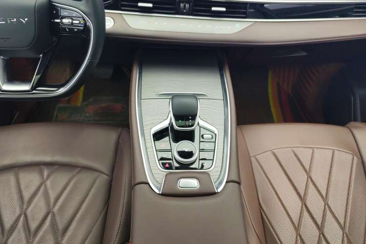 Used Chery Tiggo 8 PRO 2024 Champion Edition 390T Two-Wheel Drive Peak Version 5 Seats
