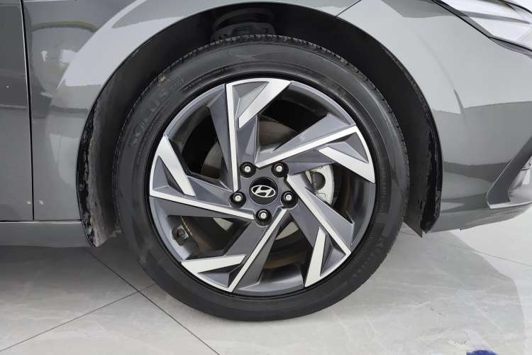 Used Hyundai Elantra 2023 1.5L CVT LUX Prestige Edition
