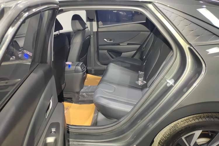 Used Hyundai Elantra 2023 1.5L CVT LUX Prestige Edition
