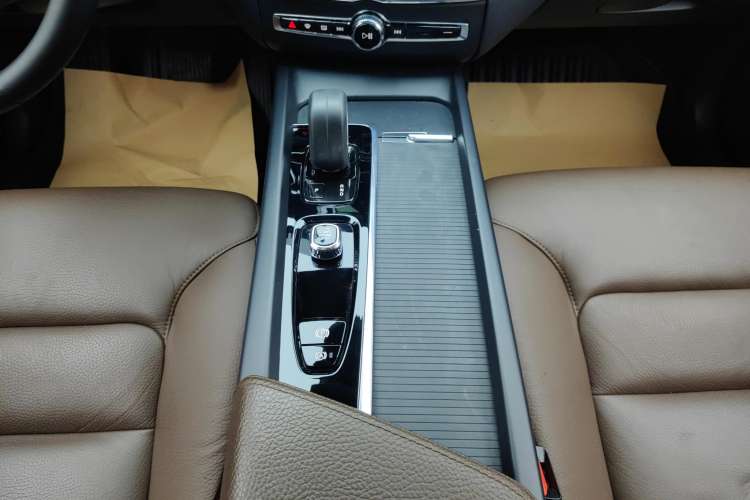 Used Volvo XC60 2022 B5 4x4 Zhiyi Luxury Edition
