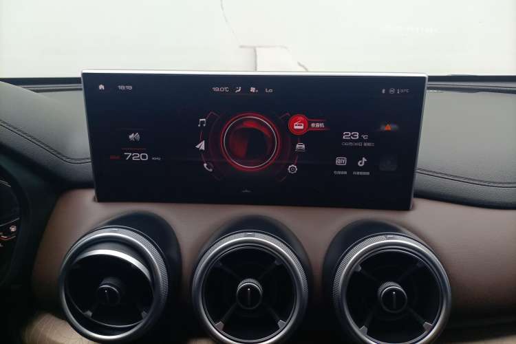 Used Wey VV5 2021 1.5T Two-Wheel Drive Smart Pioneer
