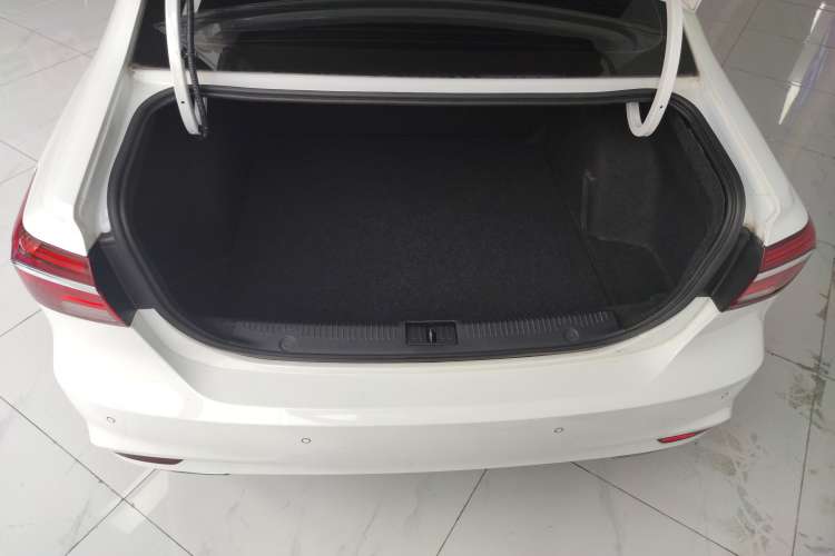 Used Roewe i6 2017 20T Automatic Internet Smart Edition
