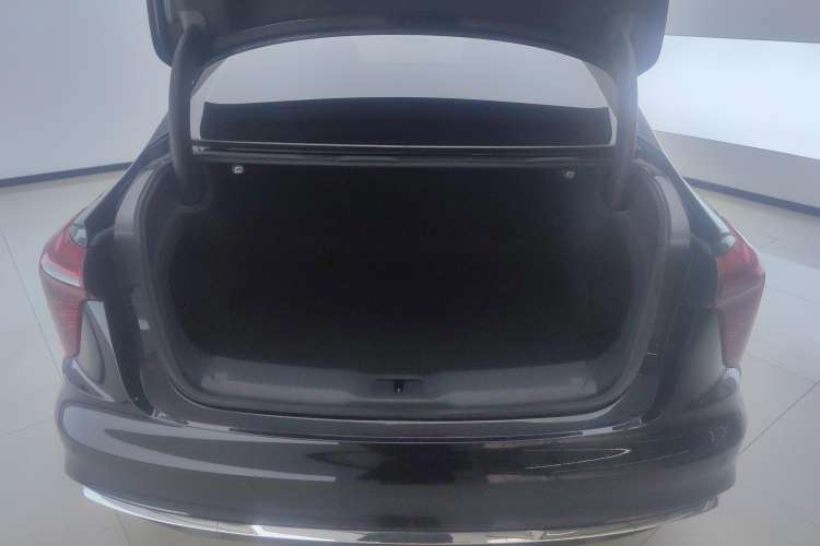 Used Hongqi H5 2024 2.0T Automatic Smart Connect Flagship Edition
