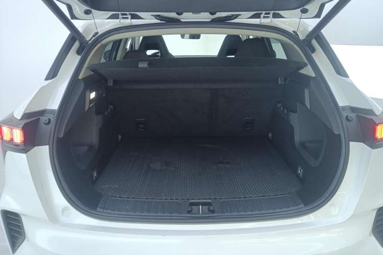 Used Lynk & Co 06 EM-P 2022 PHEV 84 km Range Pro Version
