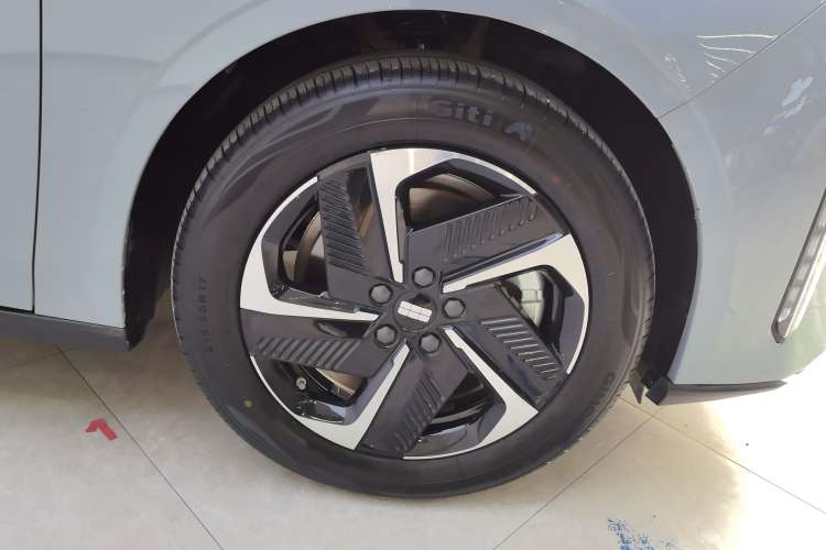 Used  L6 2023 125km PLUS
