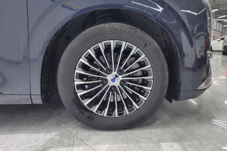 Used Denza D9 2022 DM-i 970 Four-Wheel Drive Flagship Model
