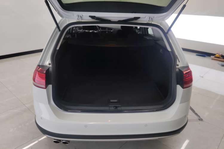 Used Volkswagen Golf 2019 1.8TSI Travel Edition
