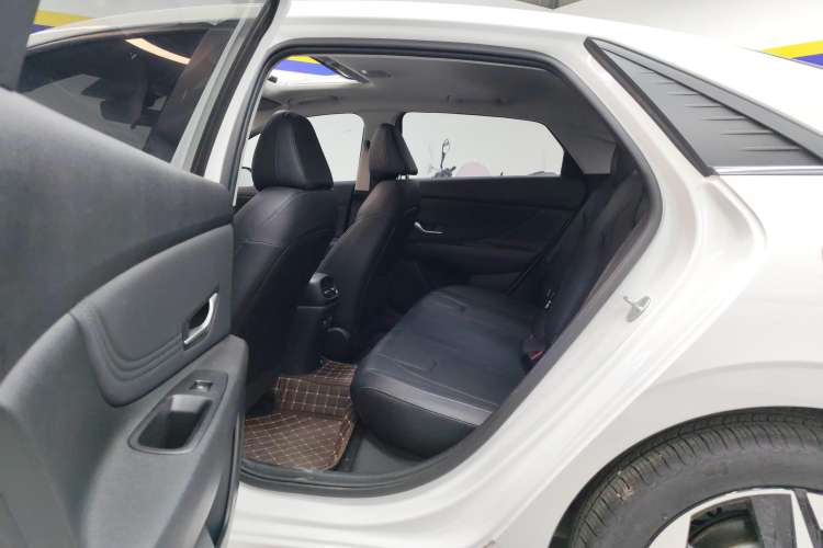 Used Hyundai Elantra 2022 1.5L CVT LUX Prestige Edition
