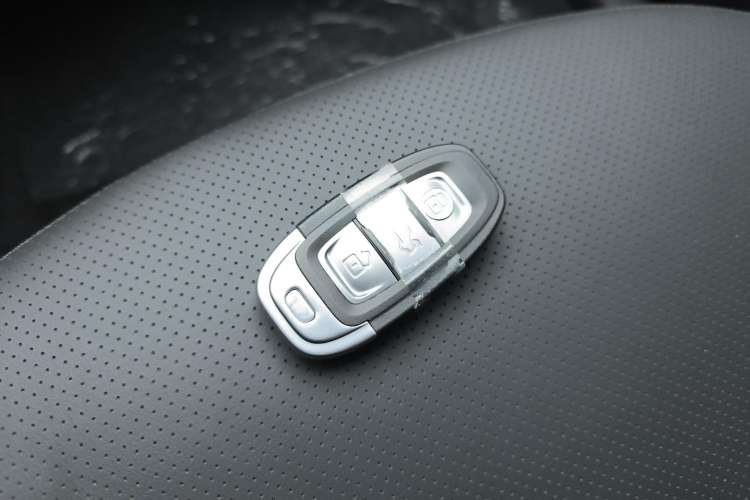 Used Hongqi E-QM5 2023 Base Travel Edition
