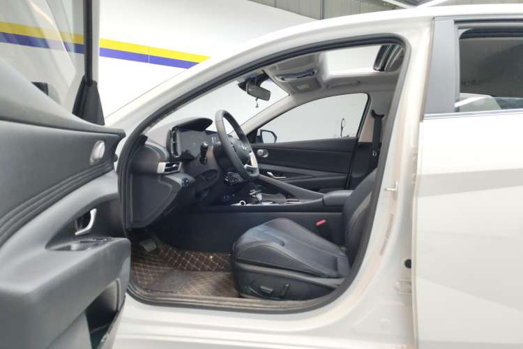 Used Hyundai Elantra 2022 1.5L CVT LUX Prestige Edition
