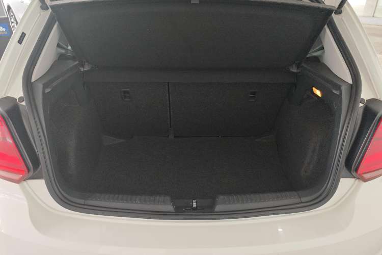 Used Volkswagen Polo 2016 1.6L Automatic Comfort Model
