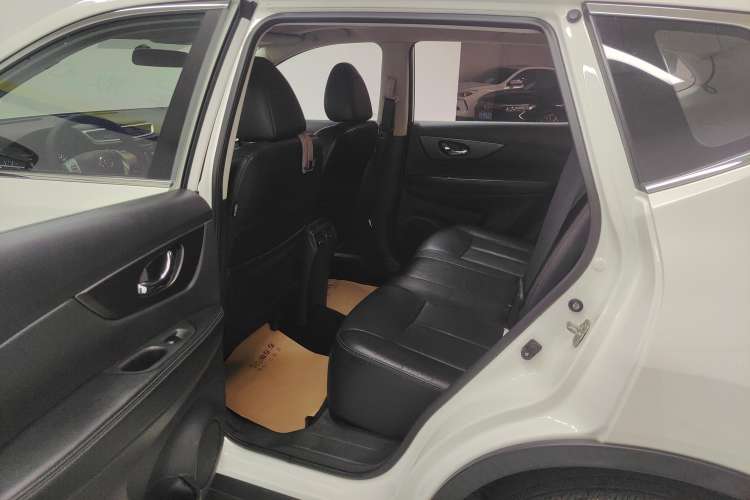 Used Nissan X-Trail 2015 2.0L CVT Comfort MAX Edition 2WD
