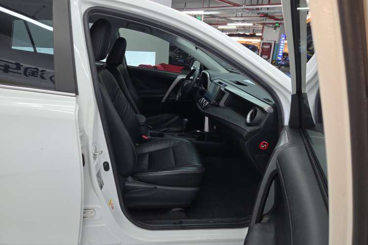 Used Toyota RAV4 2016 2.0L CVT Two-Wheel Drive Urban Edition China V Standard
