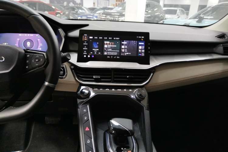 Used Lynk & Co 06 EM-P 2022 PHEV 84 km Range Pro Version
