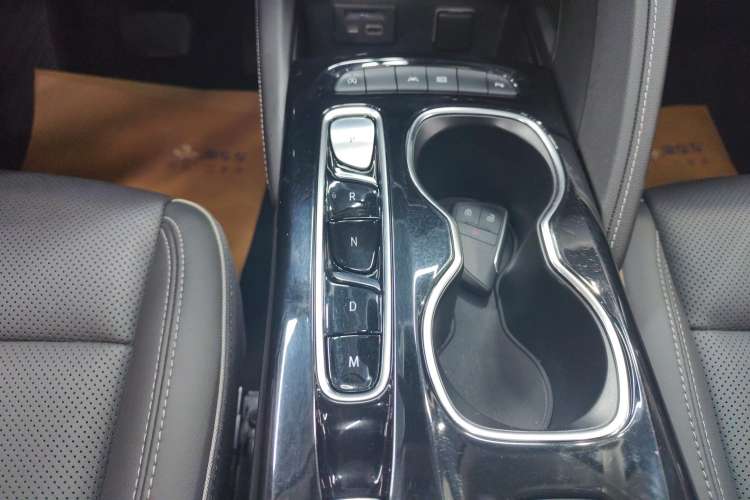 Used Buick Envision 2022 Encore S 552T Two-Wheel-Drive Luxury Model
