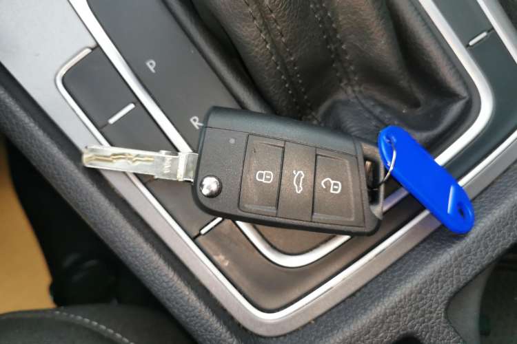 Used Volkswagen Golf 2016 1.6L Automatic Fashion Model