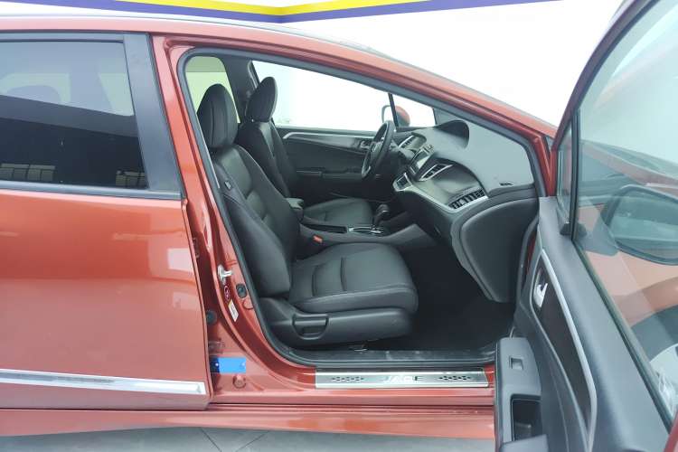 Used Honda Jade 2014 1.8L CVT Luxury Edition 5 seats
