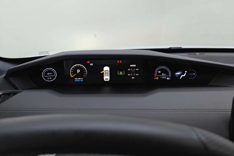 Used Changan UNI-V iDD 2024 Blue Whale Smart Electric iDD 136km ZhiKu Model
