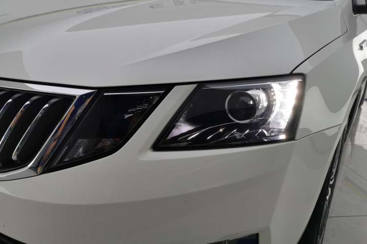 Used Skoda Octavia 2019 1.5L Automatic Smart Drive Luxury Edition China VI Standard
