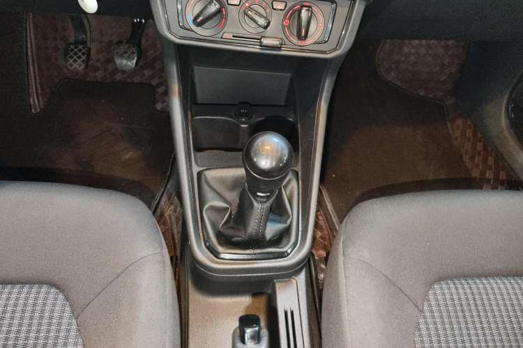 Used Volkswagen Santana 2016 1.6L Manual Fashion Edition
