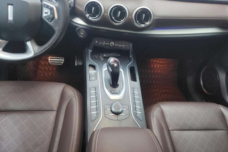 Used Wey VV6 2018 2.0T Two-Wheel Drive Flagship Version China V Standard
